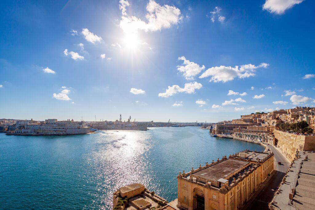 In the sun-kissed heart of the Mediterranean lies Malta, a picturesque archipelago with a commitment to sustainability and innovation. At the forefront of this green revolution is MannaEV, an innovative renewable energy startup reshaping the same-day on-demand delivery landscape.